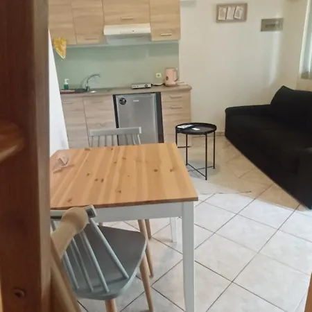 Simplicity At Iris Pszakúdia