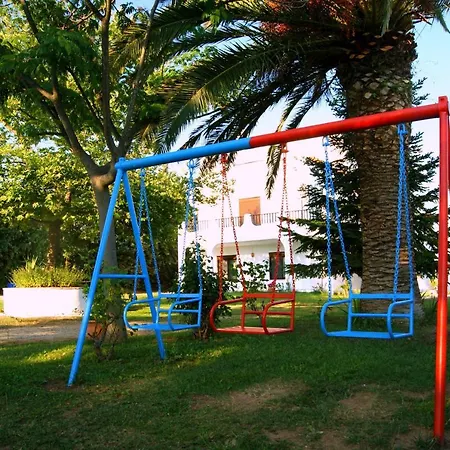 Simplicity At Iris Psakoudia